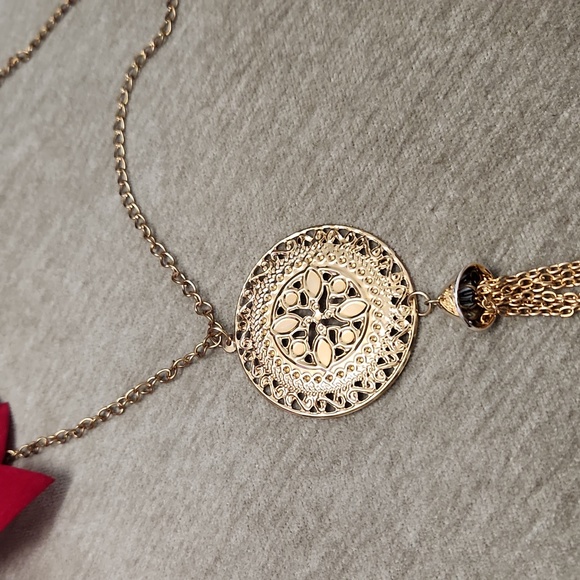 Vintage Medallion Tassel Necklace Gold Tone - Picture 2 of 10